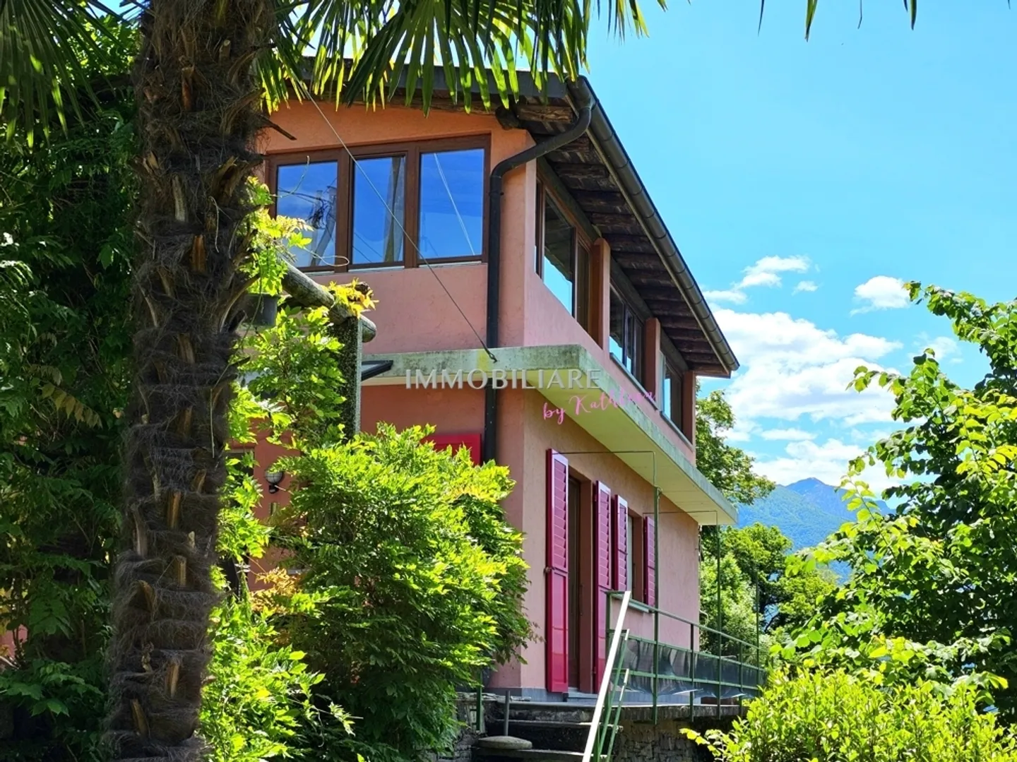 Charmentes Ferienhaus mit idyllischem Terrassengarten am Eingang zum Valle Verzasca - Foto 4 von 13