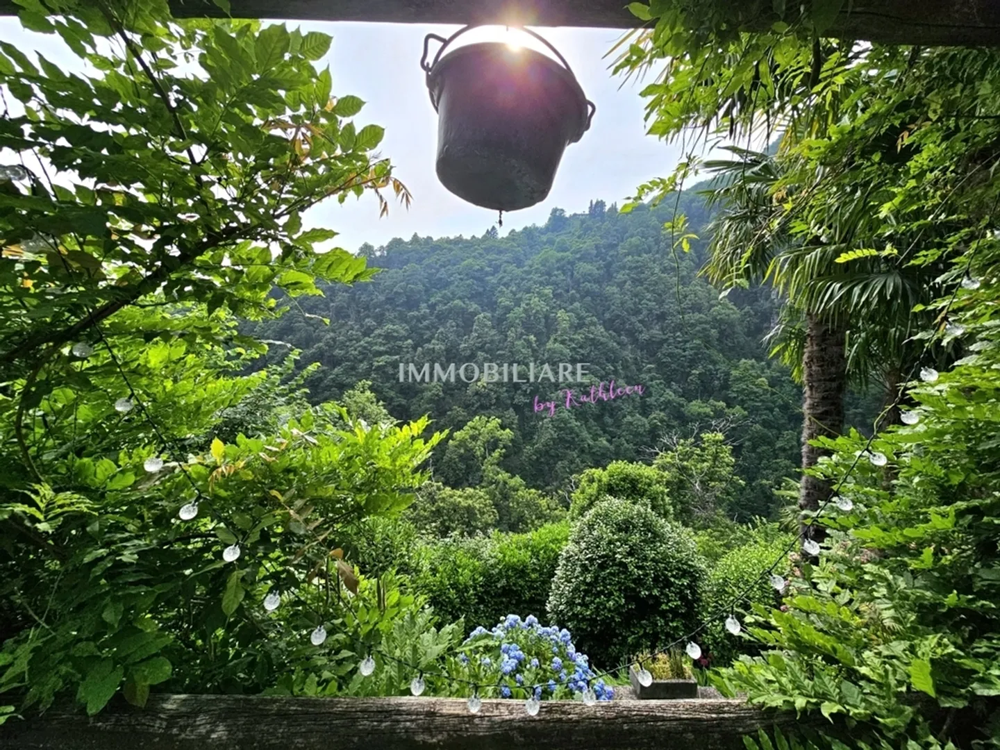 Charmentes Ferienhaus mit idyllischem Terrassengarten am Eingang zum Valle Verzasca - Foto 6 von 13