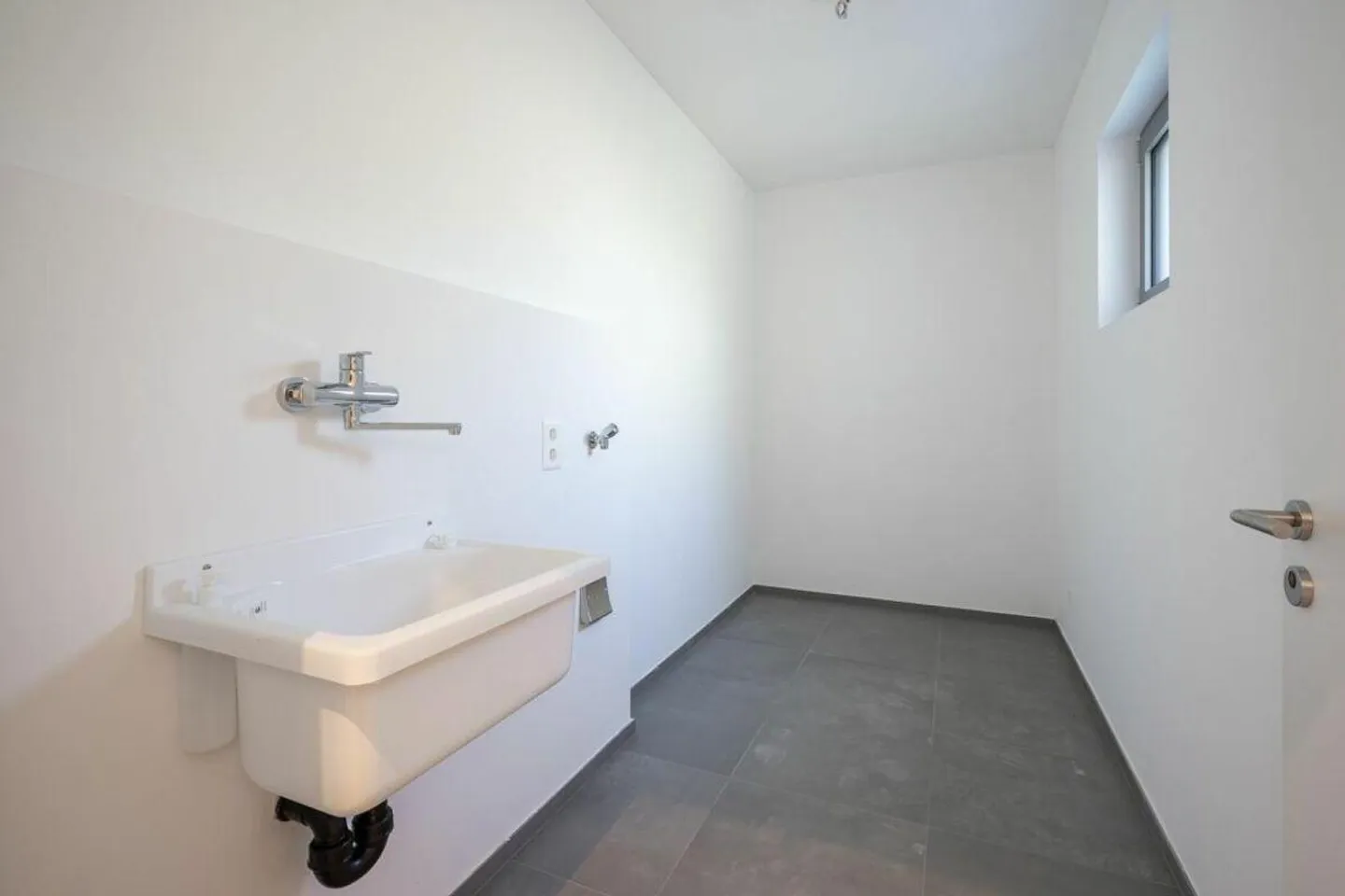 PREGASSONA · ELEGANT 4½ ROOM GROUND FLOOR APARTMENT WITH GARDEN - Photo 9 of 10