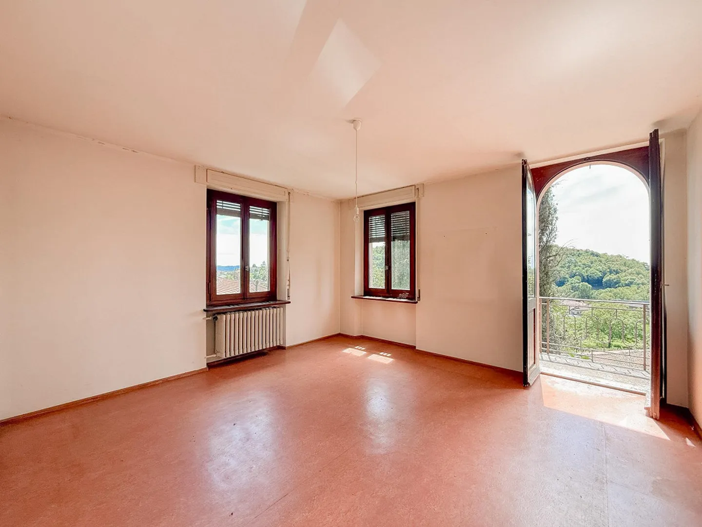 Historische Villa mit Baupotenzial in Arzo - Foto 2 von 7