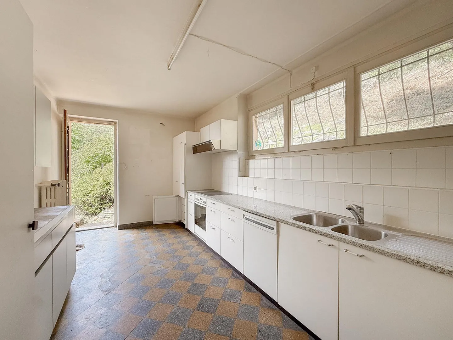 Historische Villa mit Baupotenzial in Arzo - Foto 3 von 7