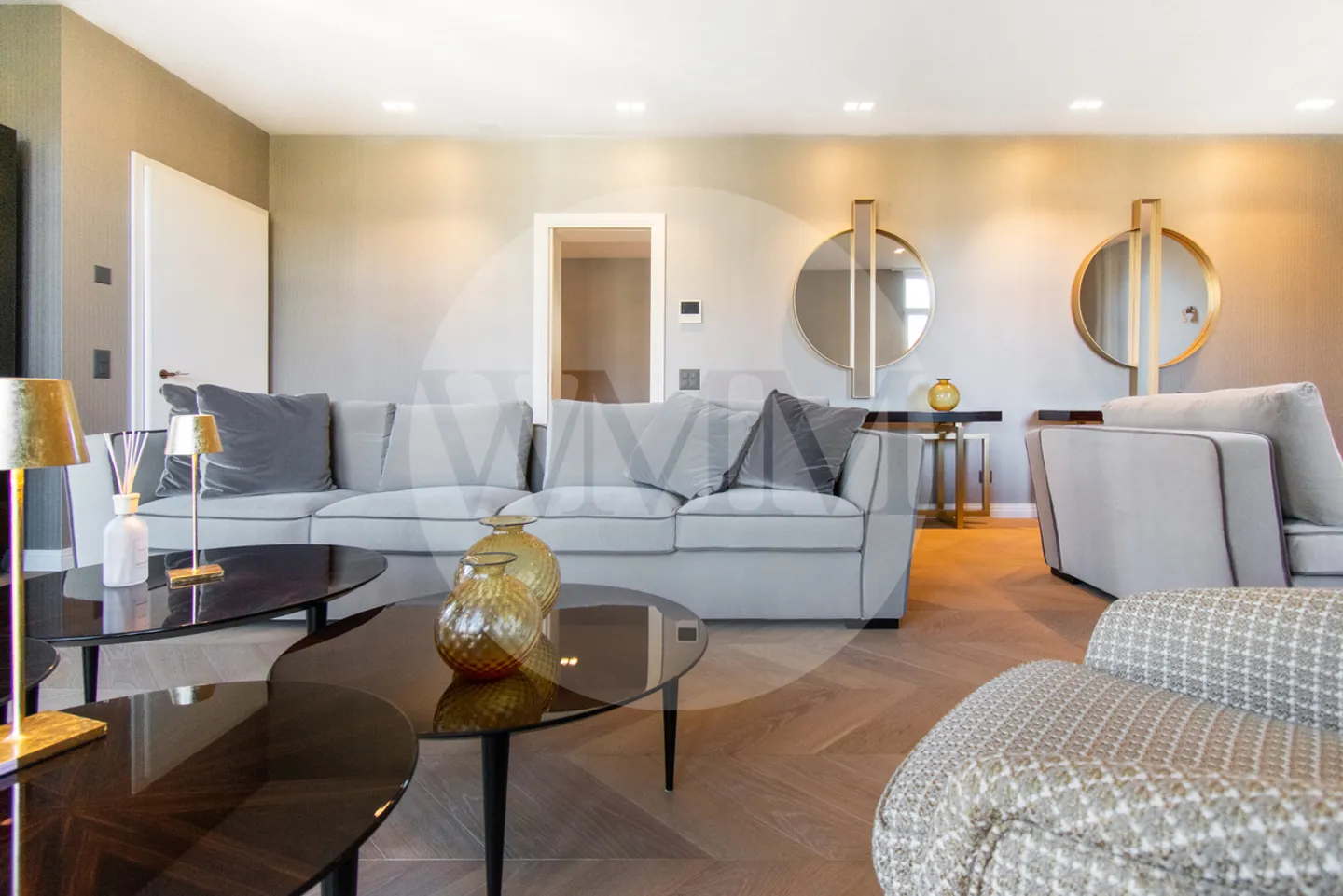 ELEGANT DUPLEX IN CITY CENTER WITH LAKE VIEW - Photo 2 of 22