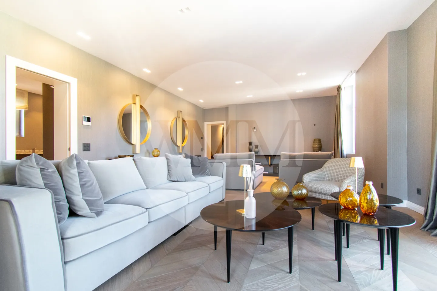 ELEGANT DUPLEX IN CITY CENTER WITH LAKE VIEW - Photo 3 of 22