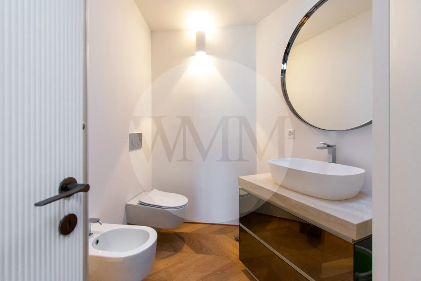 ELEGANT DUPLEX IN CITY CENTER WITH LAKE VIEW - Photo 13 of 22