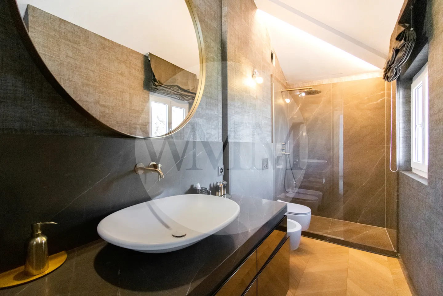 ELEGANT DUPLEX IN CITY CENTER WITH LAKE VIEW - Photo 14 of 22