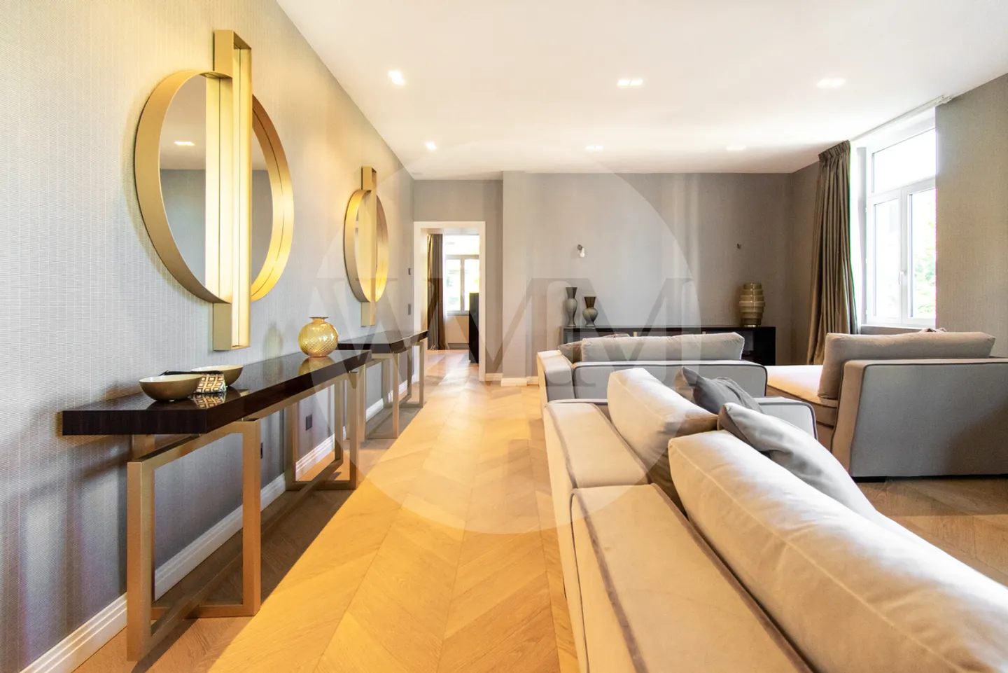 ELEGANT DUPLEX IN CITY CENTER WITH LAKE VIEW - Photo 4 of 22