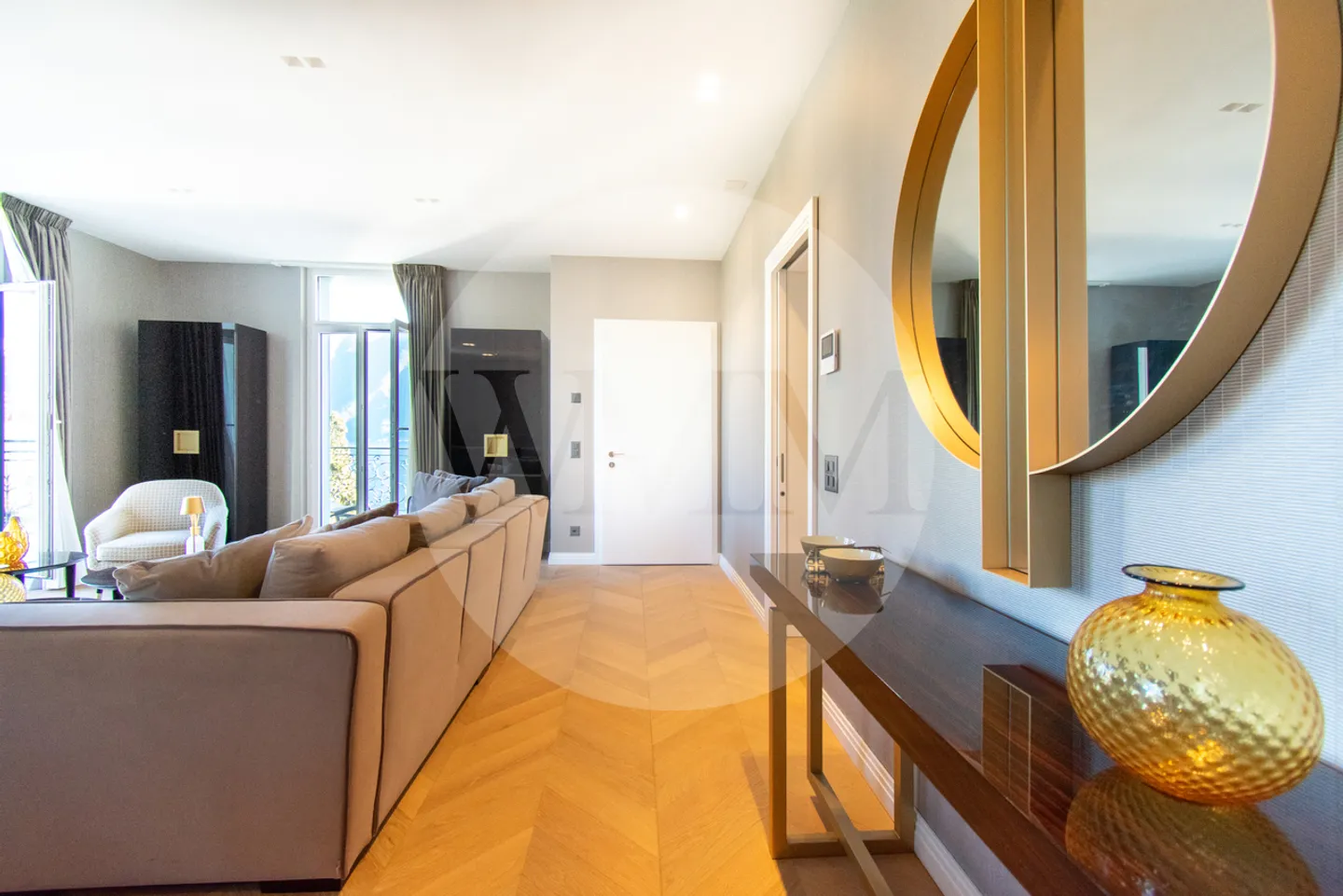 ELEGANT DUPLEX IN CITY CENTER WITH LAKE VIEW - Photo 5 of 22