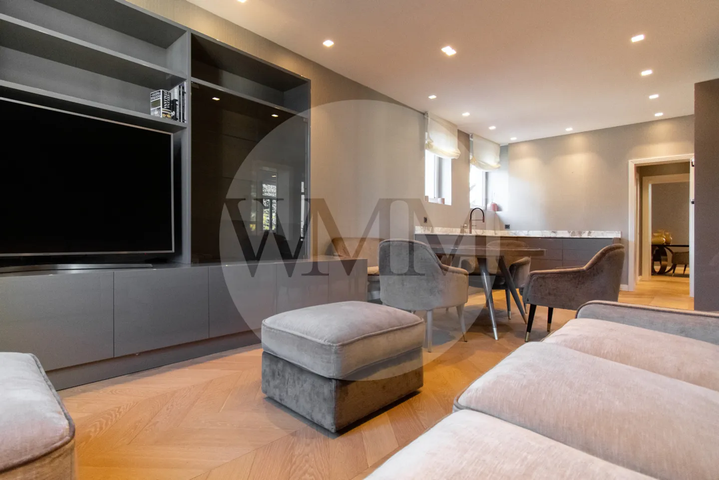 ELEGANT DUPLEX IN CITY CENTER WITH LAKE VIEW - Photo 10 of 22
