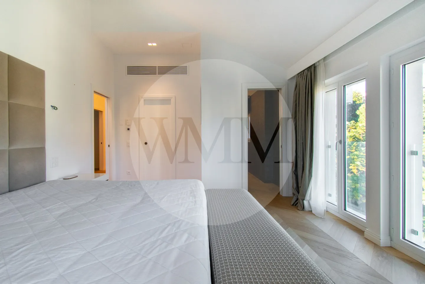 ELEGANT DUPLEX IN CITY CENTER WITH LAKE VIEW - Photo 16 of 22