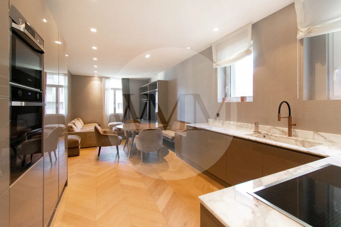 ELEGANT DUPLEX IN CITY CENTER WITH LAKE VIEW - Photo 21 of 22