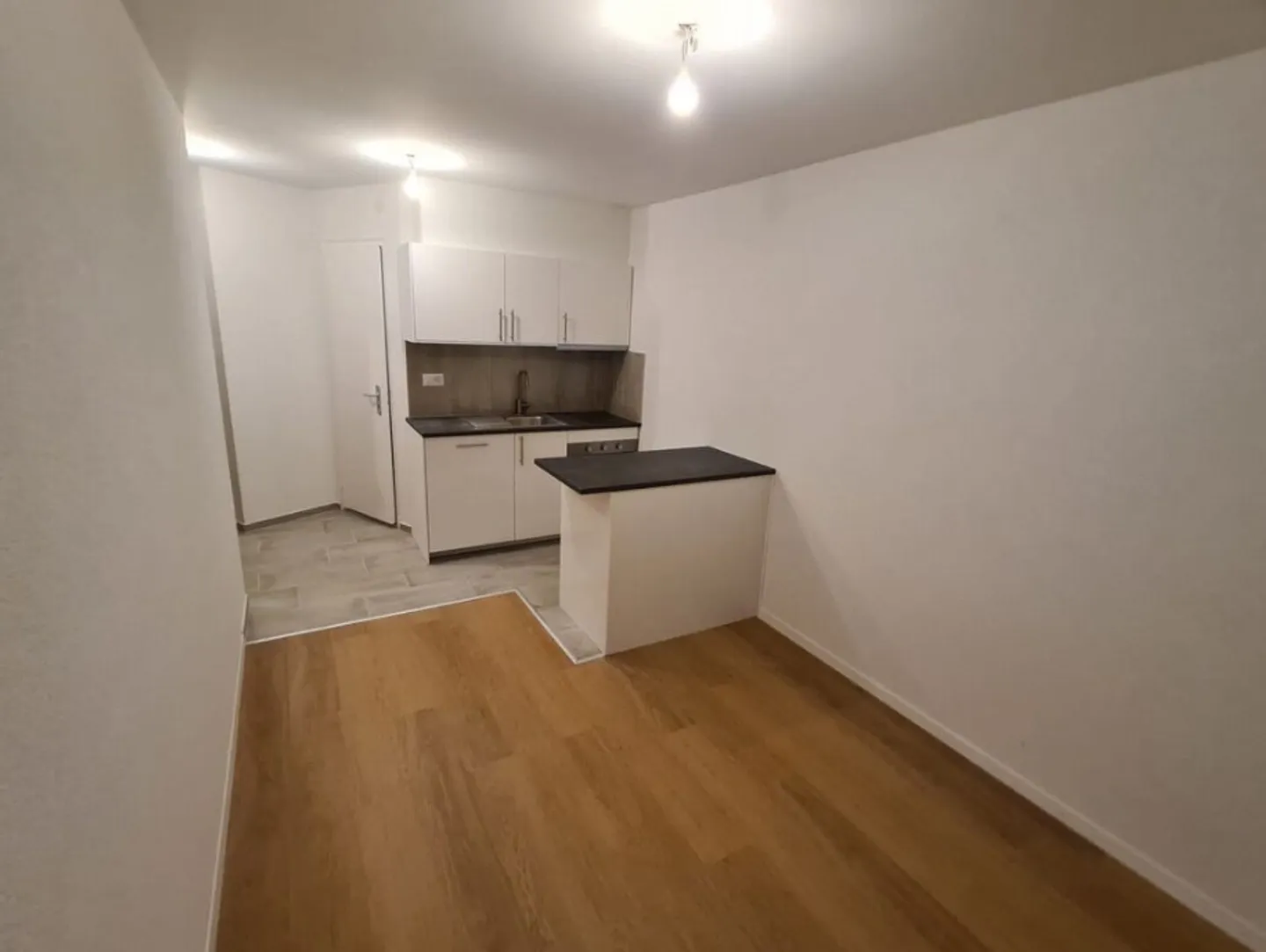 Appartement de deux pièces et demie au 2ème étage - Photo 2 sur 4