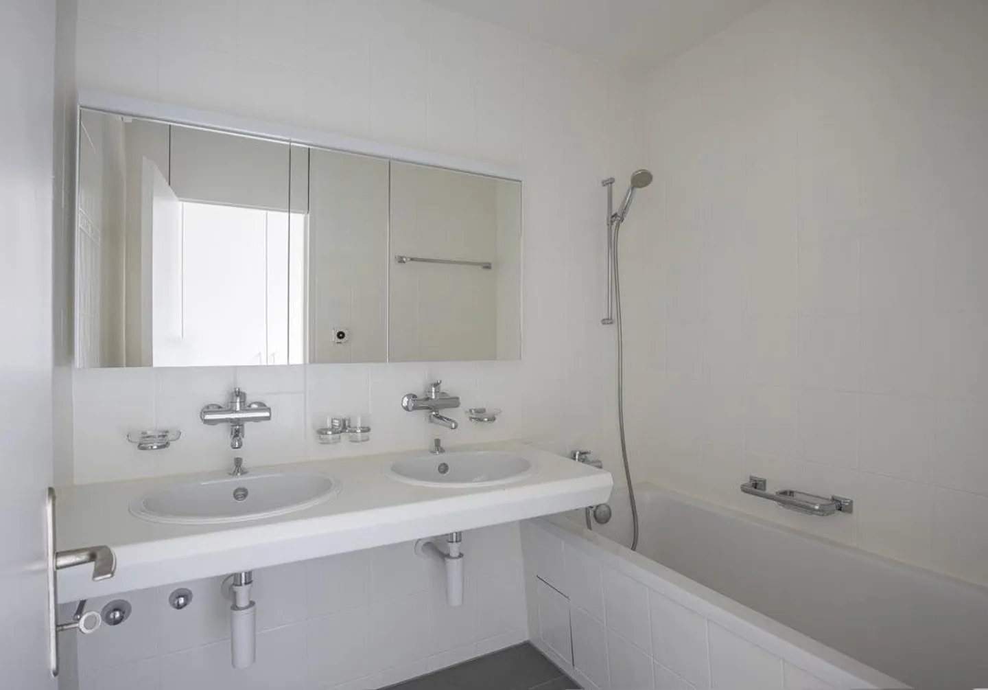 Freshly renovated apartment - Photo 5 of 6