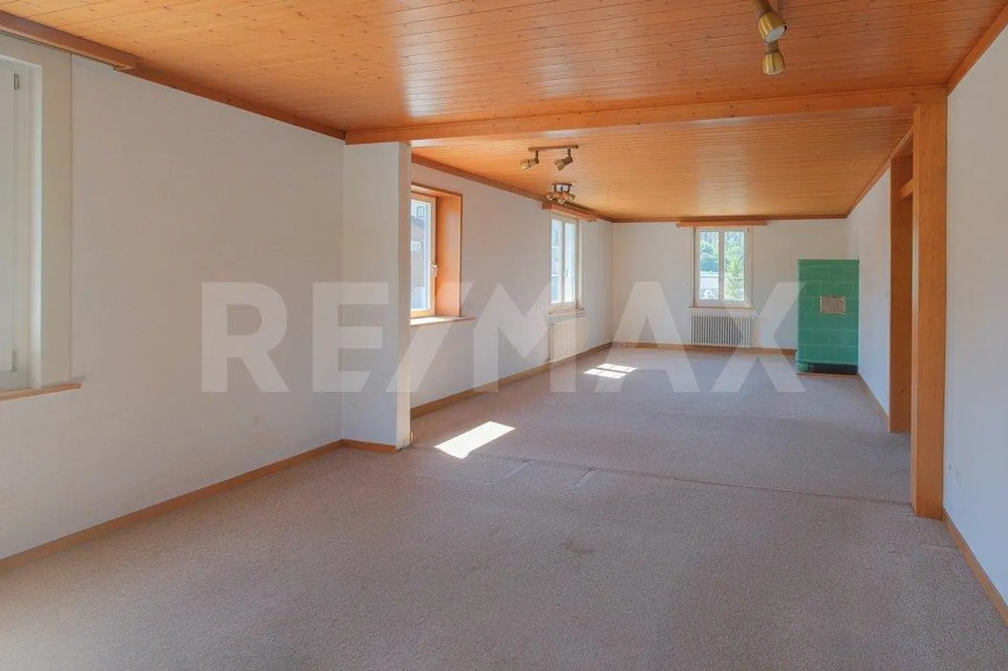 Detached 4.5 Room House with Versatile Outbuilding - Photo 5 of 13