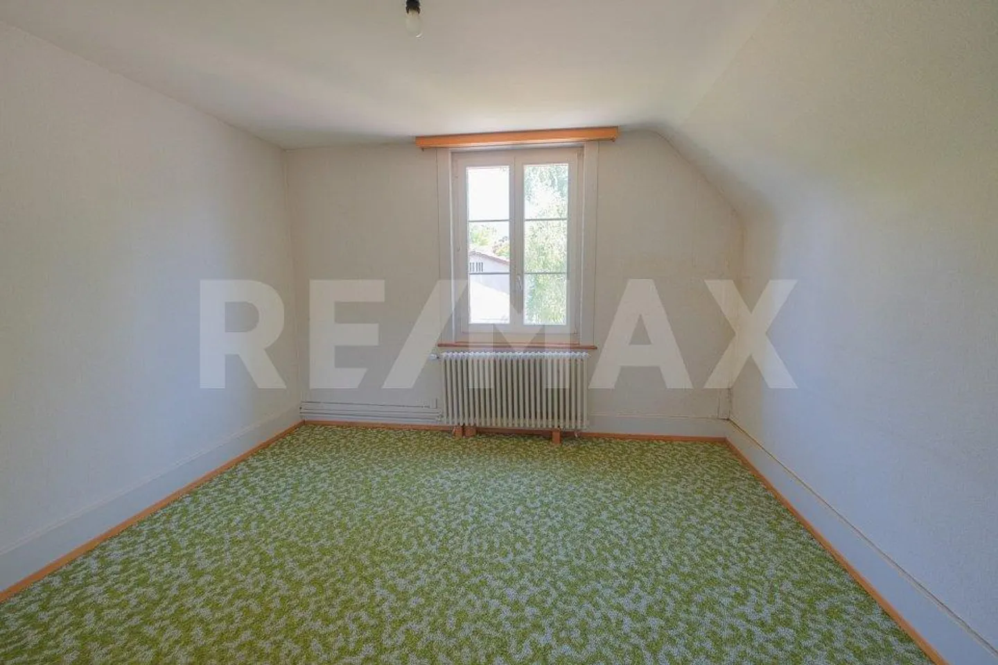 Detached 4.5 Room House with Versatile Outbuilding - Photo 7 of 13