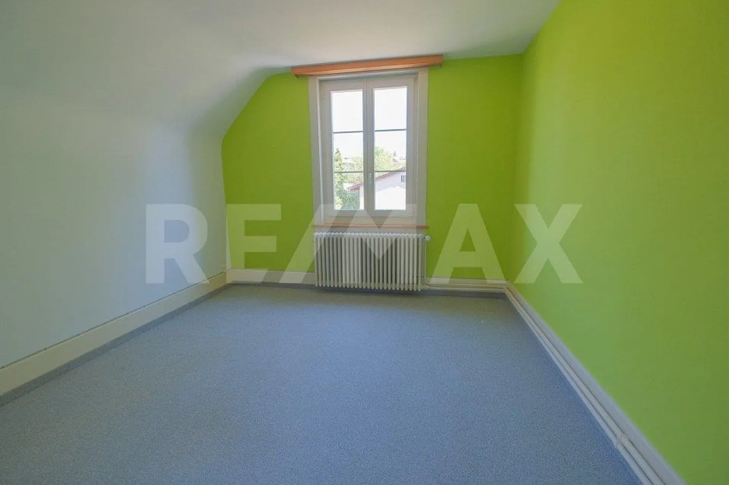 Detached 4.5 Room House with Versatile Outbuilding - Photo 8 of 13