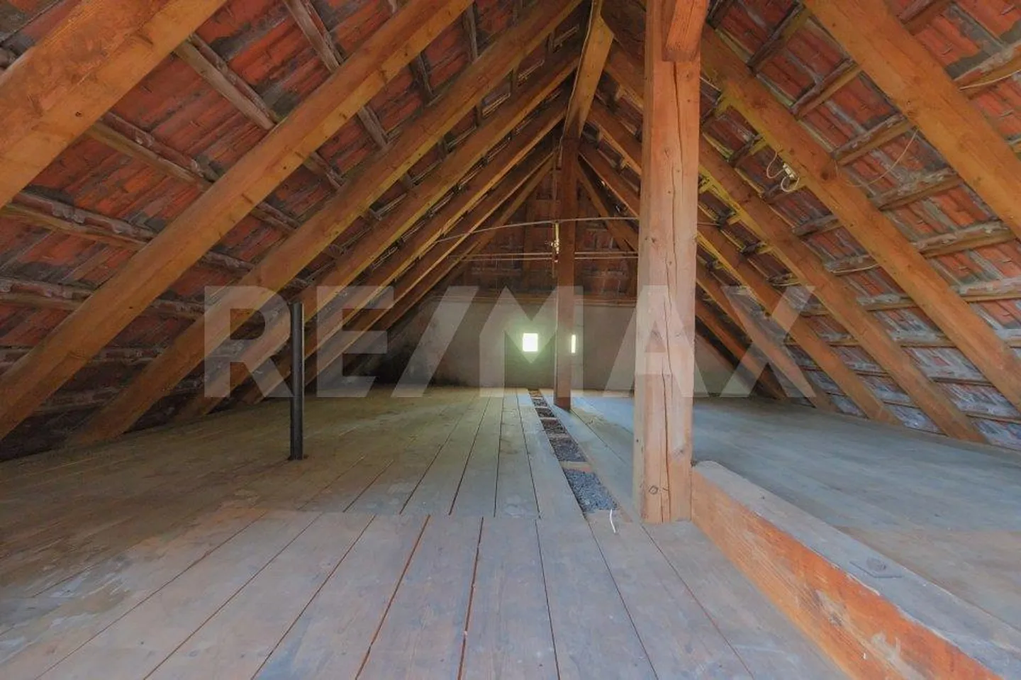 Detached 4.5 Room House with Versatile Outbuilding - Photo 9 of 13