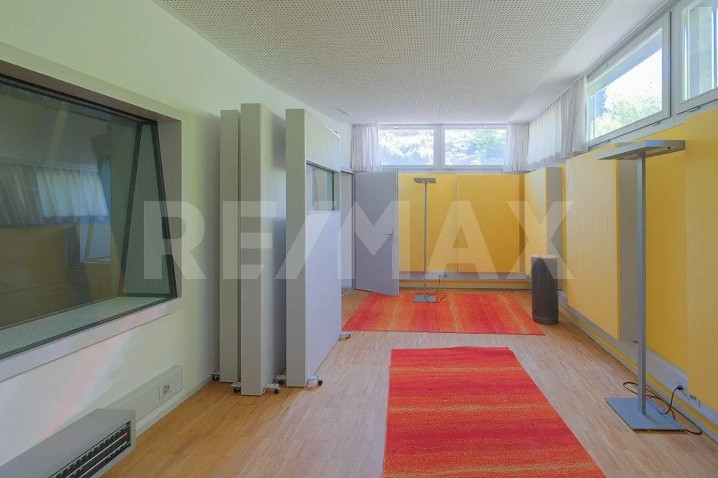 Detached 4.5 Room House with Versatile Outbuilding - Photo 12 of 13
