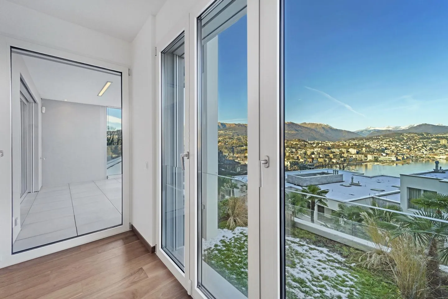 Modern new apartment with lake view and two terraces - Photo 6 of 7