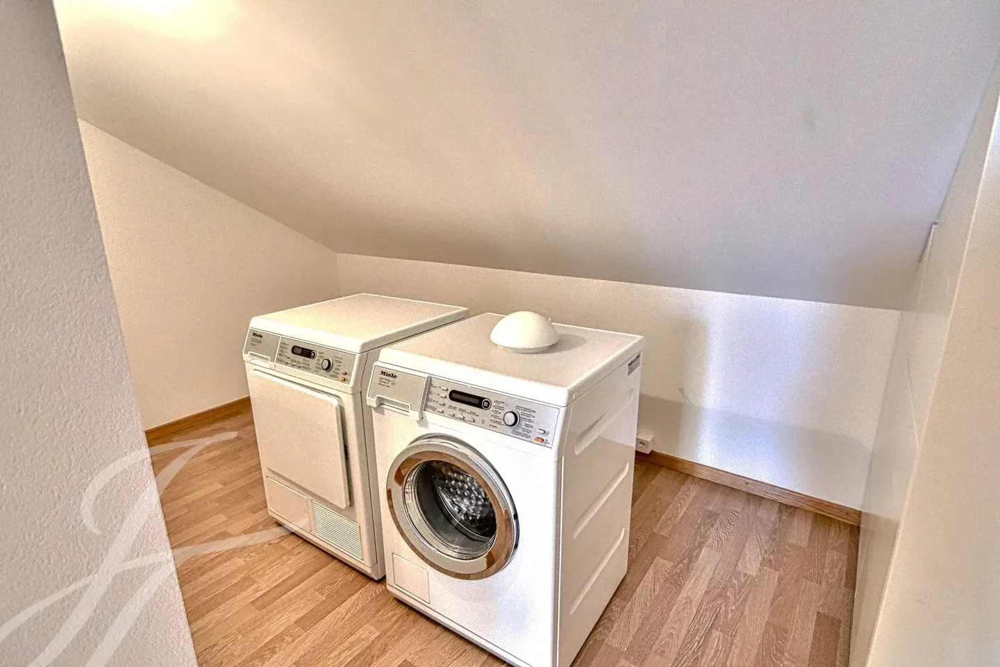 ESCLUSIVO!! Appartamento di 4,5 locali con volumi impressionanti - Foto 15 di 17