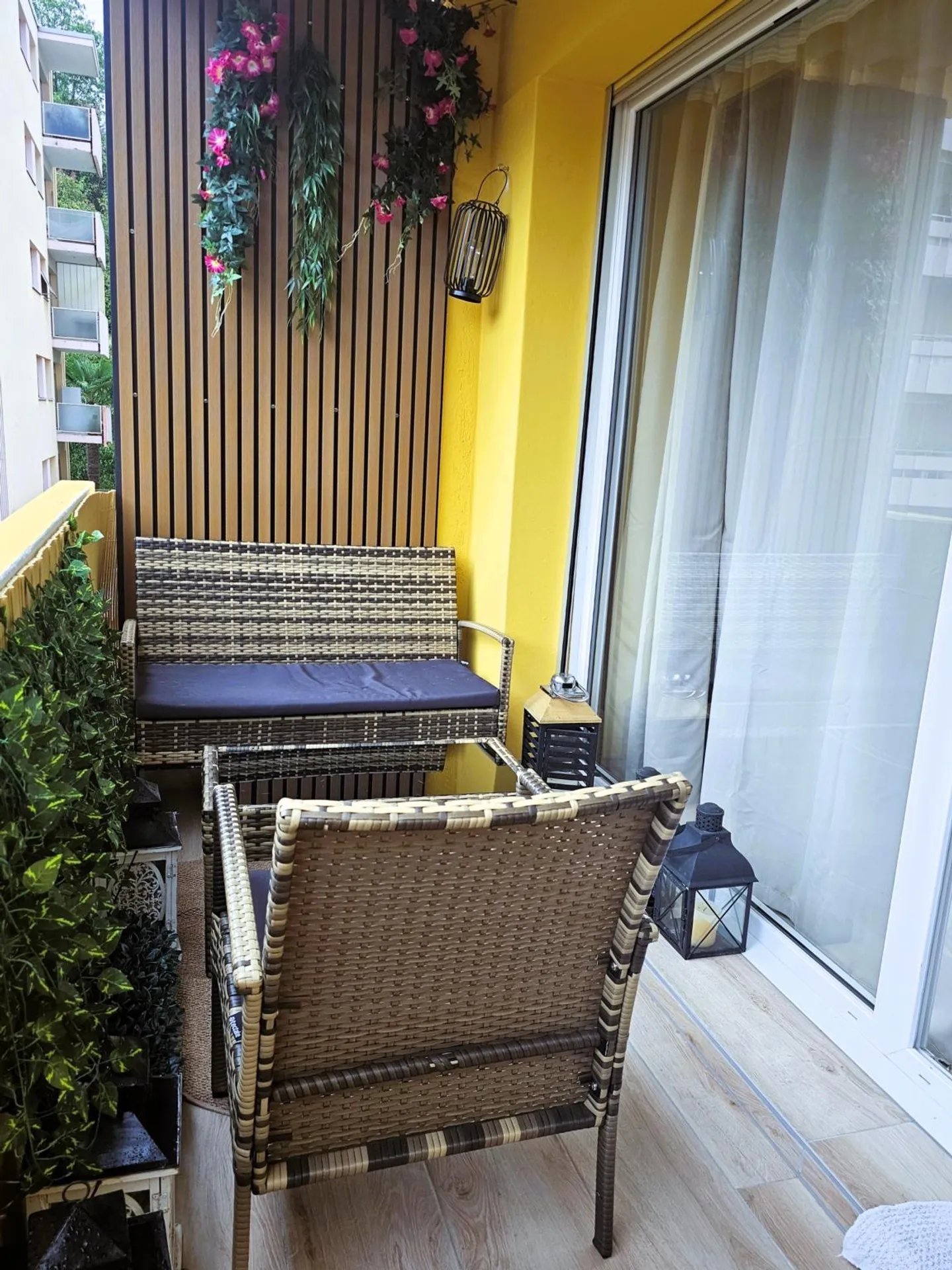 Magnificent 3.5 rooms with a balcony overlooking the lake - Photo 2 of 9