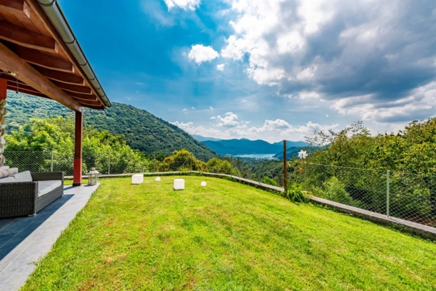 Beautiful semi-detached house in the green with lake view - Photo 2 of 17
