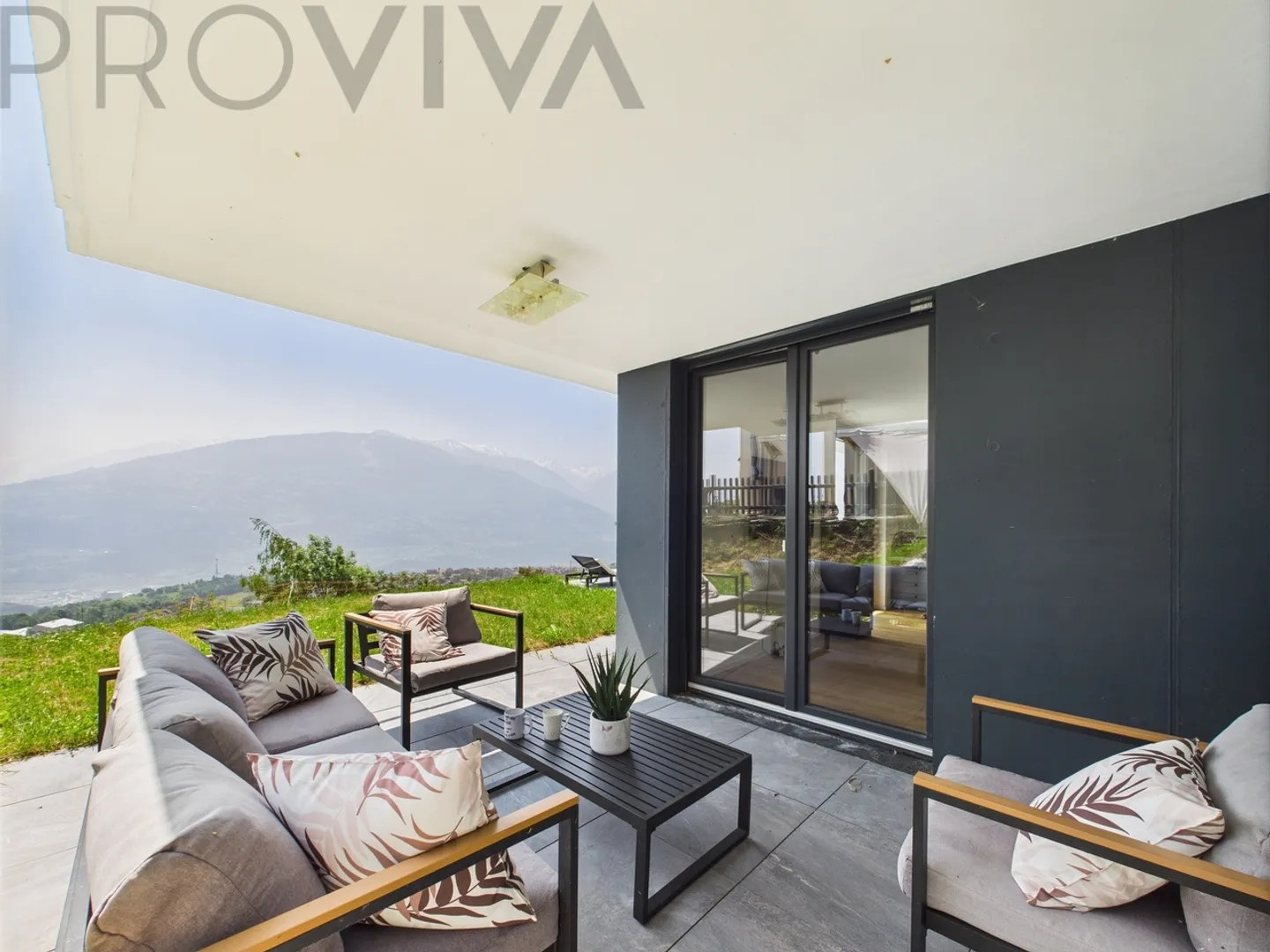 Modern equipped, dream view, heated outdoor pool included - Photo 6 of 8