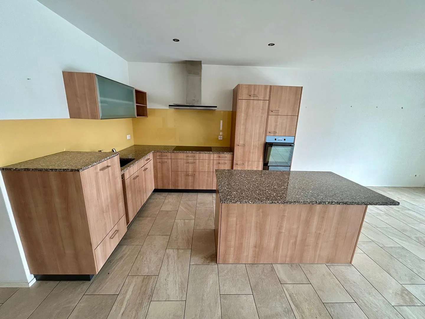 Appartement moderne de 4,5 pièces avec grand balcon - Photo 4 sur 12