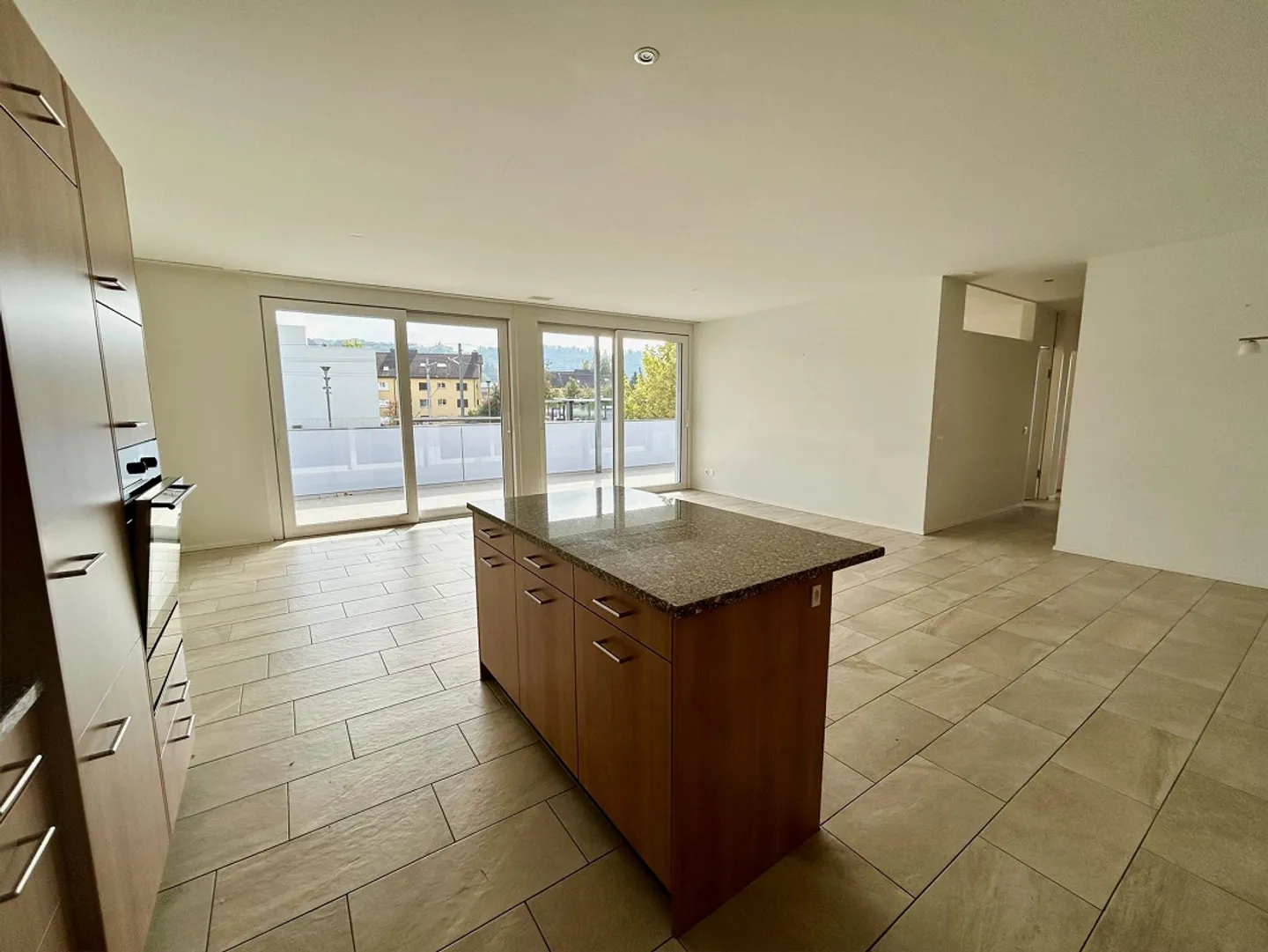 Appartement moderne de 4,5 pièces avec grand balcon - Photo 5 sur 12