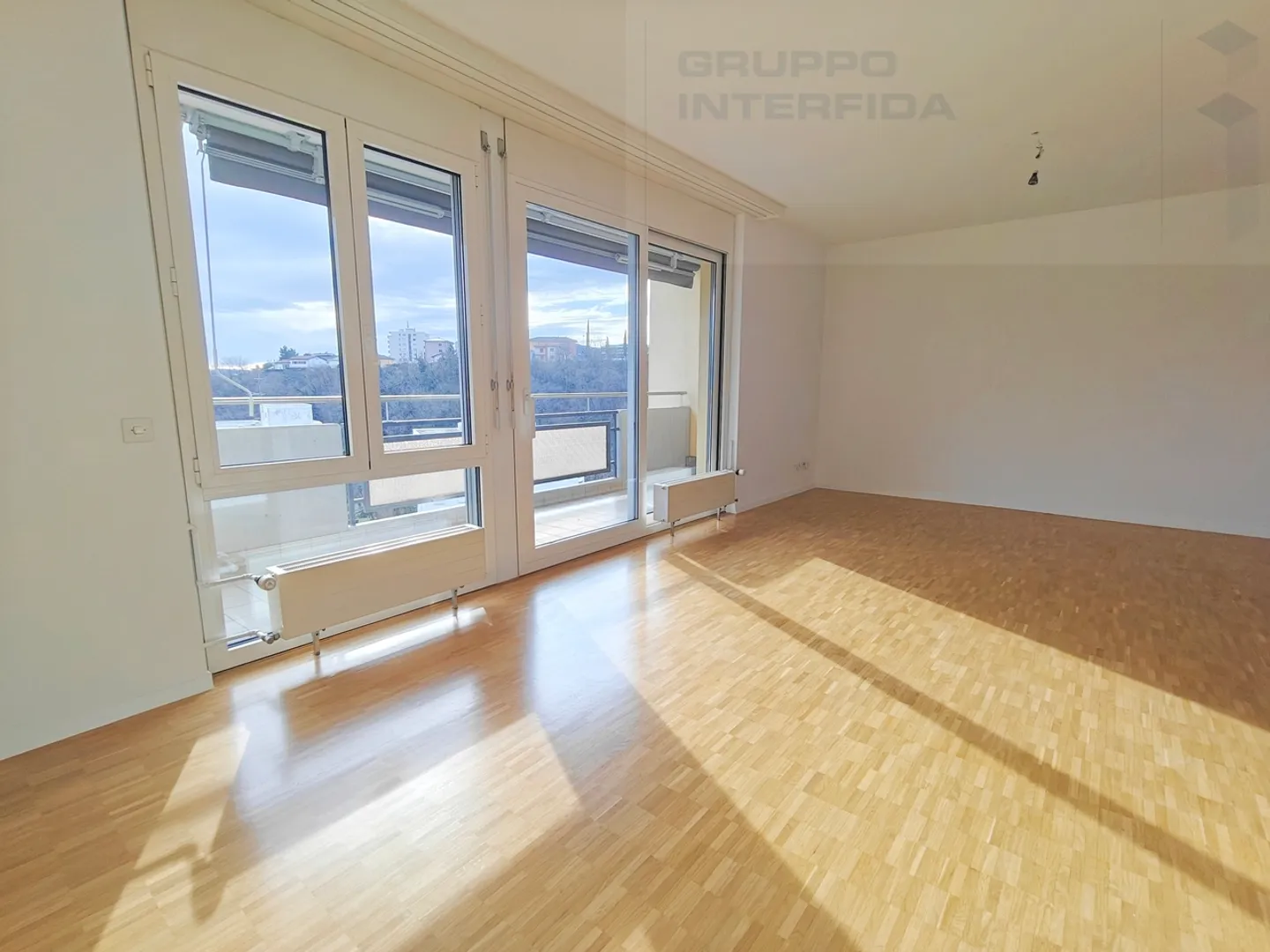 APPARTEMENT LUMINEUX DE 3,5 PIÈCES À MORBIO INFERIORE - Photo 2 sur 12