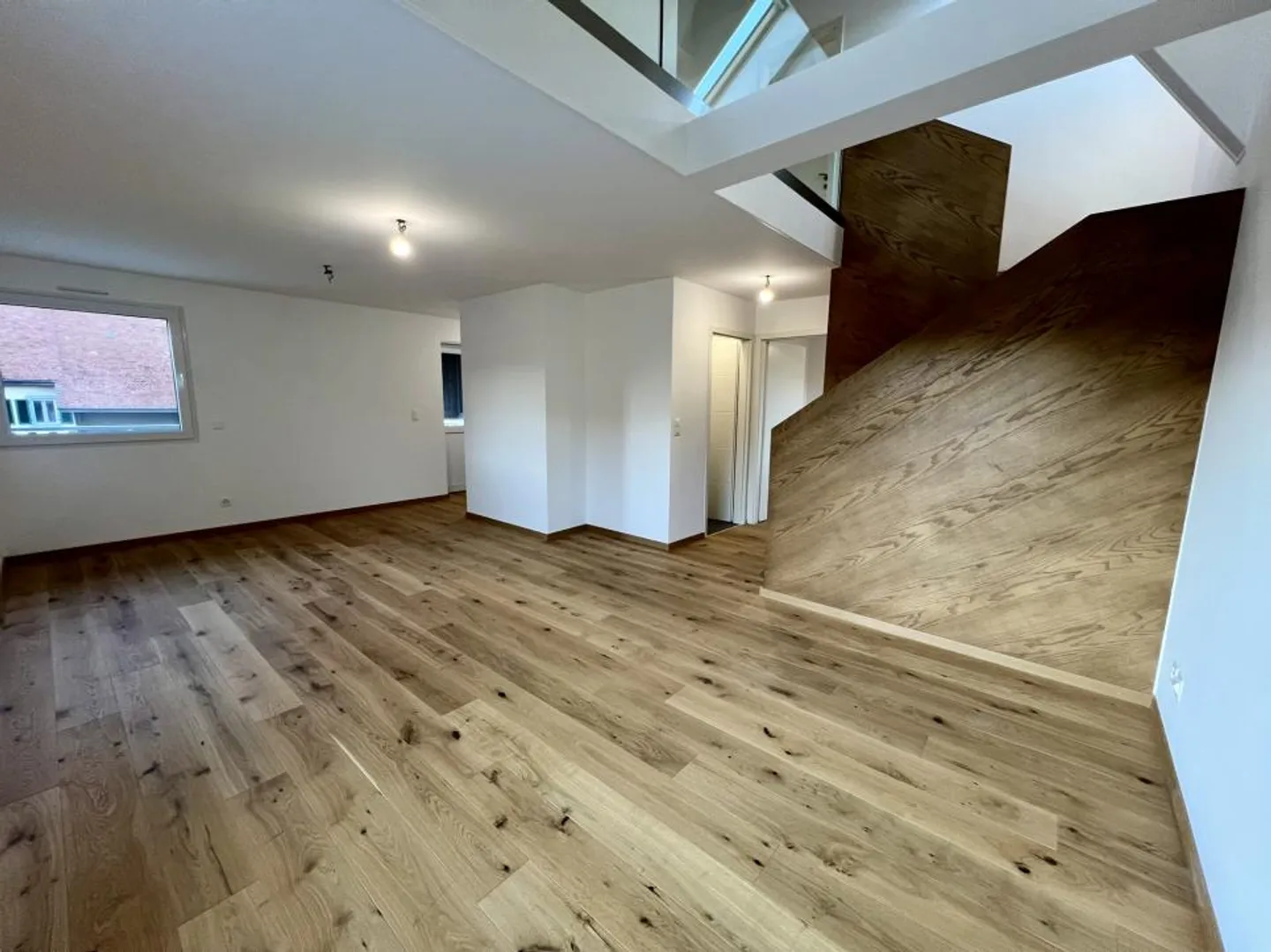 Stunning new duplex with 4.5 rooms - Photo 4 of 13