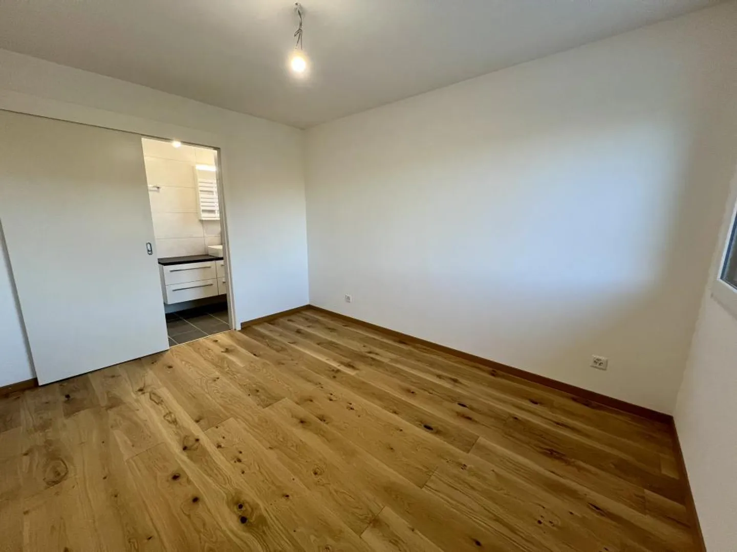 Stunning new duplex with 4.5 rooms - Photo 10 of 13