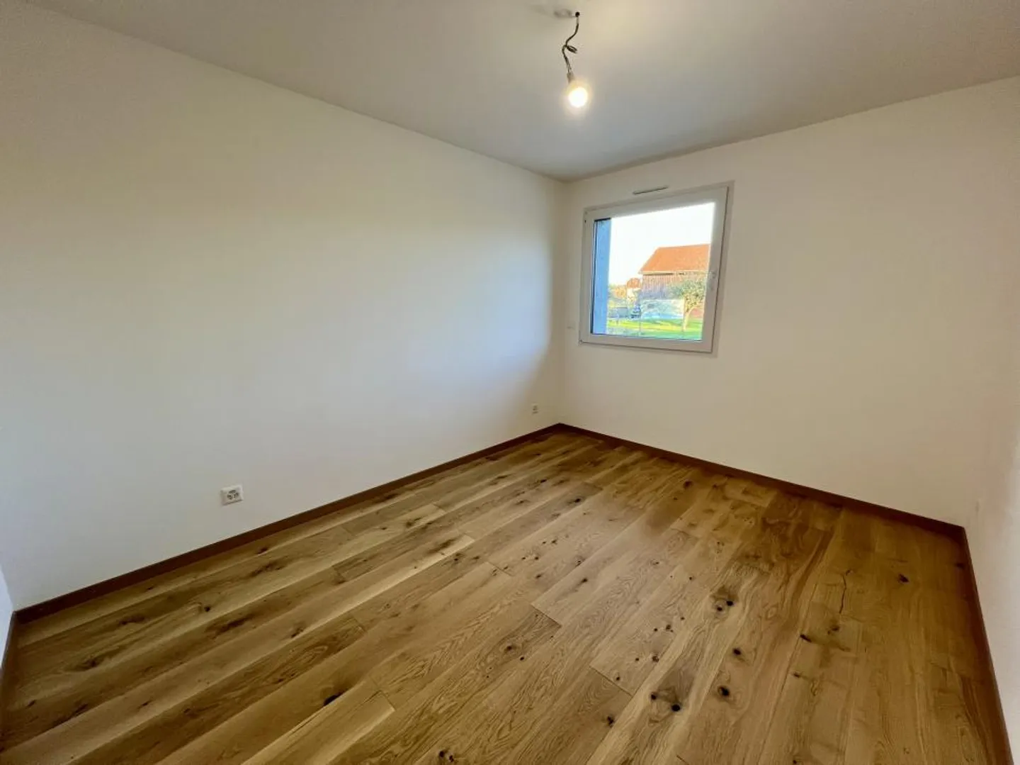 Stunning new duplex with 4.5 rooms - Photo 11 of 13