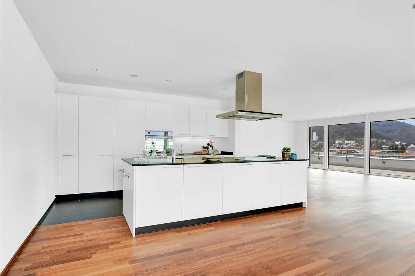 Geräumige Attikawohnung mit Terrasse - Foto 3 von 11