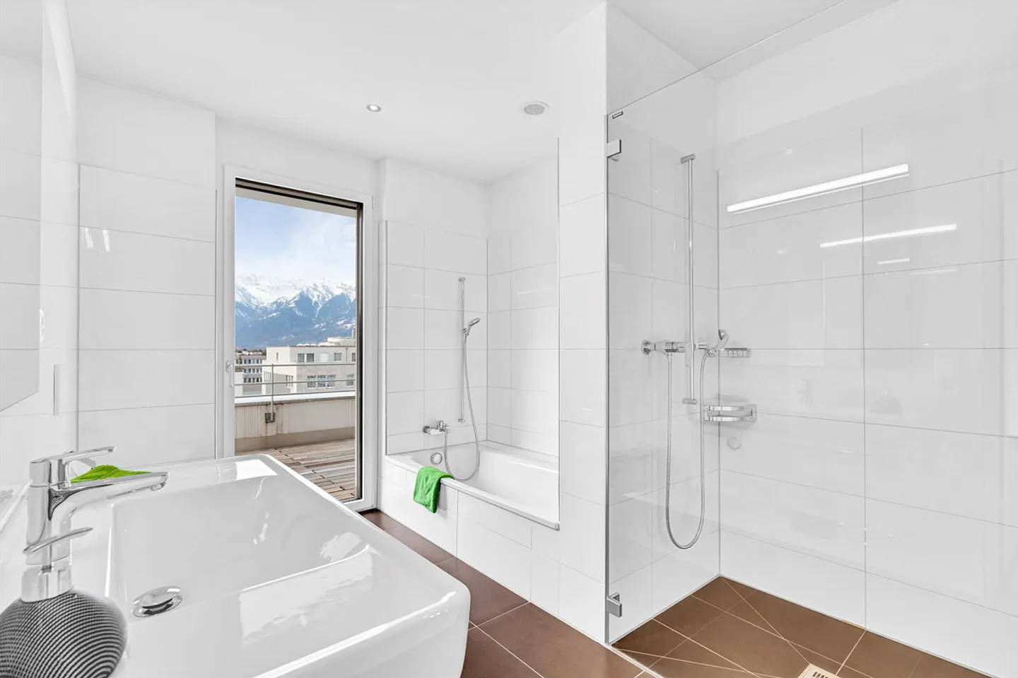 Geräumige Attikawohnung mit Terrasse - Foto 5 von 11