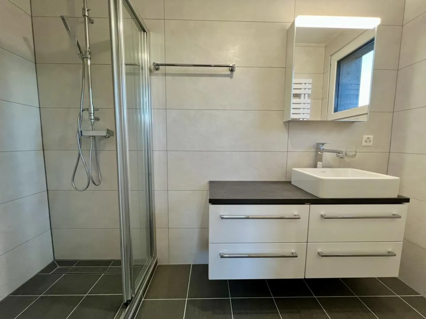 Stunning new duplex with 4.5 rooms - Photo 12 of 13