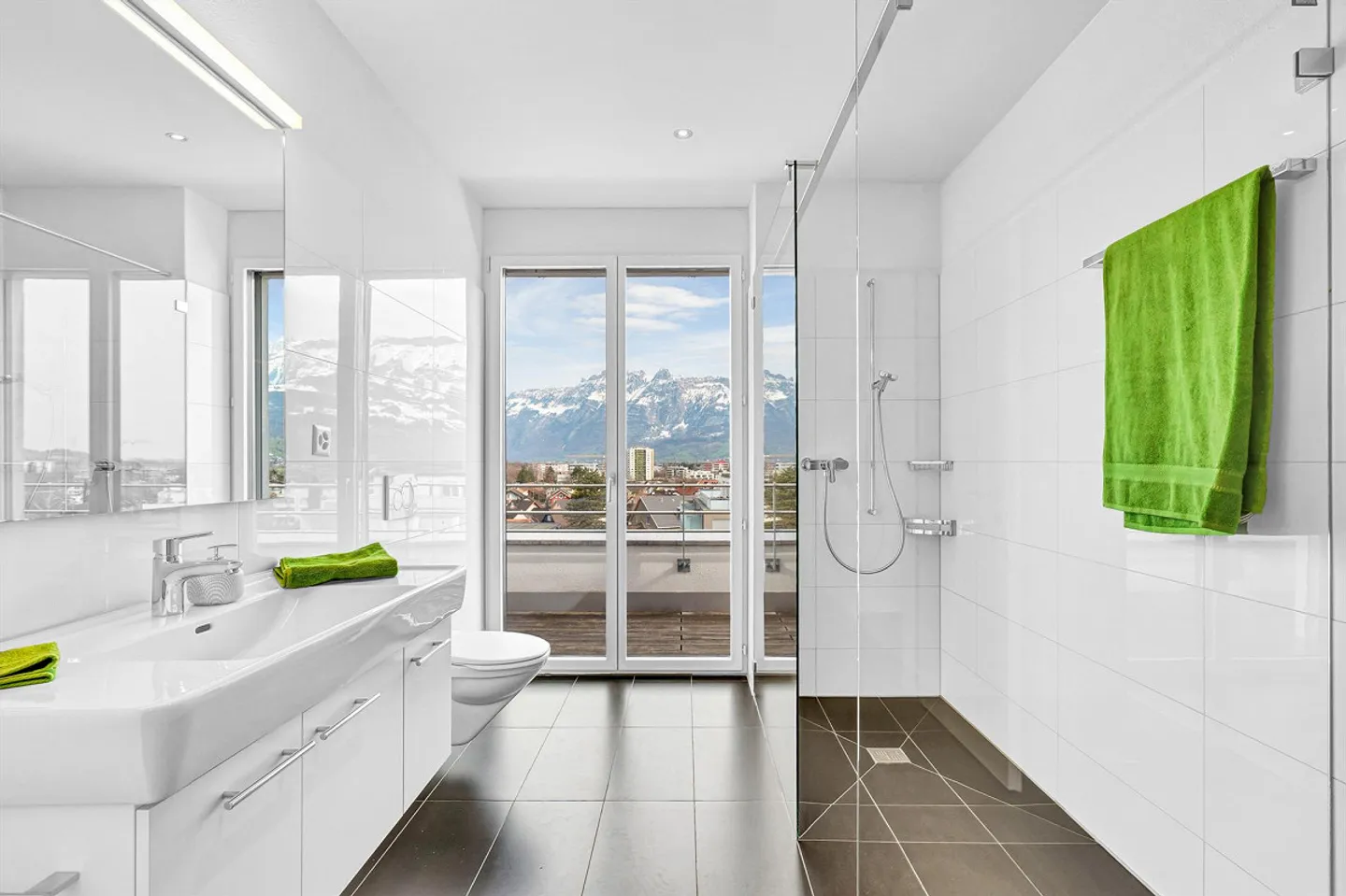 Geräumige Attikawohnung mit Terrasse - Foto 6 von 11