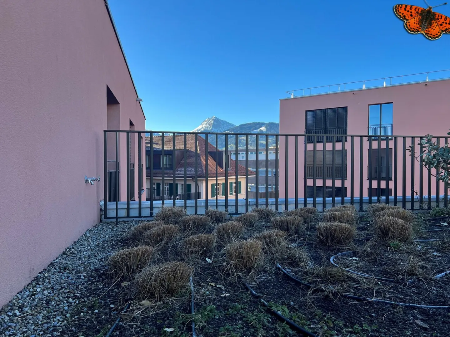 AGREABLE 2 ½ PIECES AU CENTRE DE BULLE  - Photo 2 sur 7