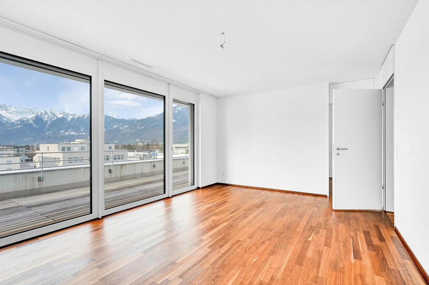 Geräumige Attikawohnung mit Terrasse - Foto 9 von 11