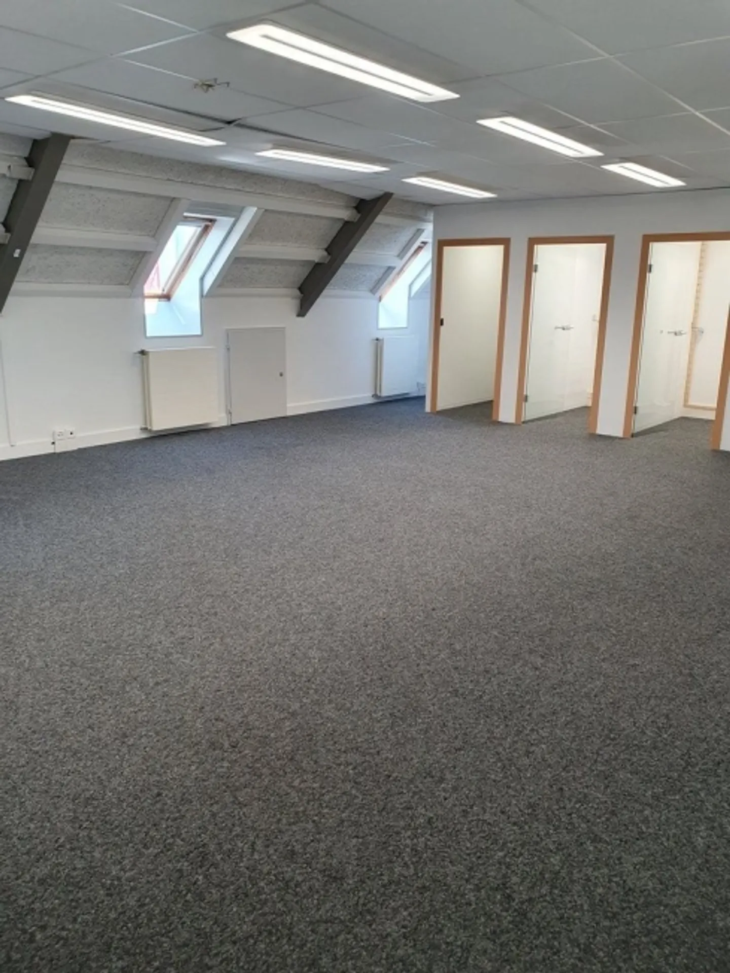 Büroräume im 6. Stockwerk zur Miete! - Foto 2 von 11