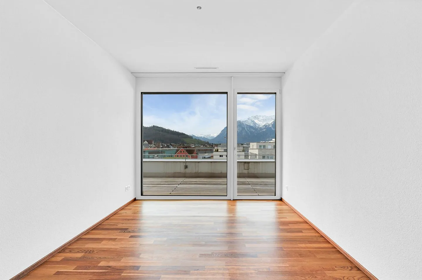 Geräumige Attikawohnung mit Terrasse - Foto 10 von 11