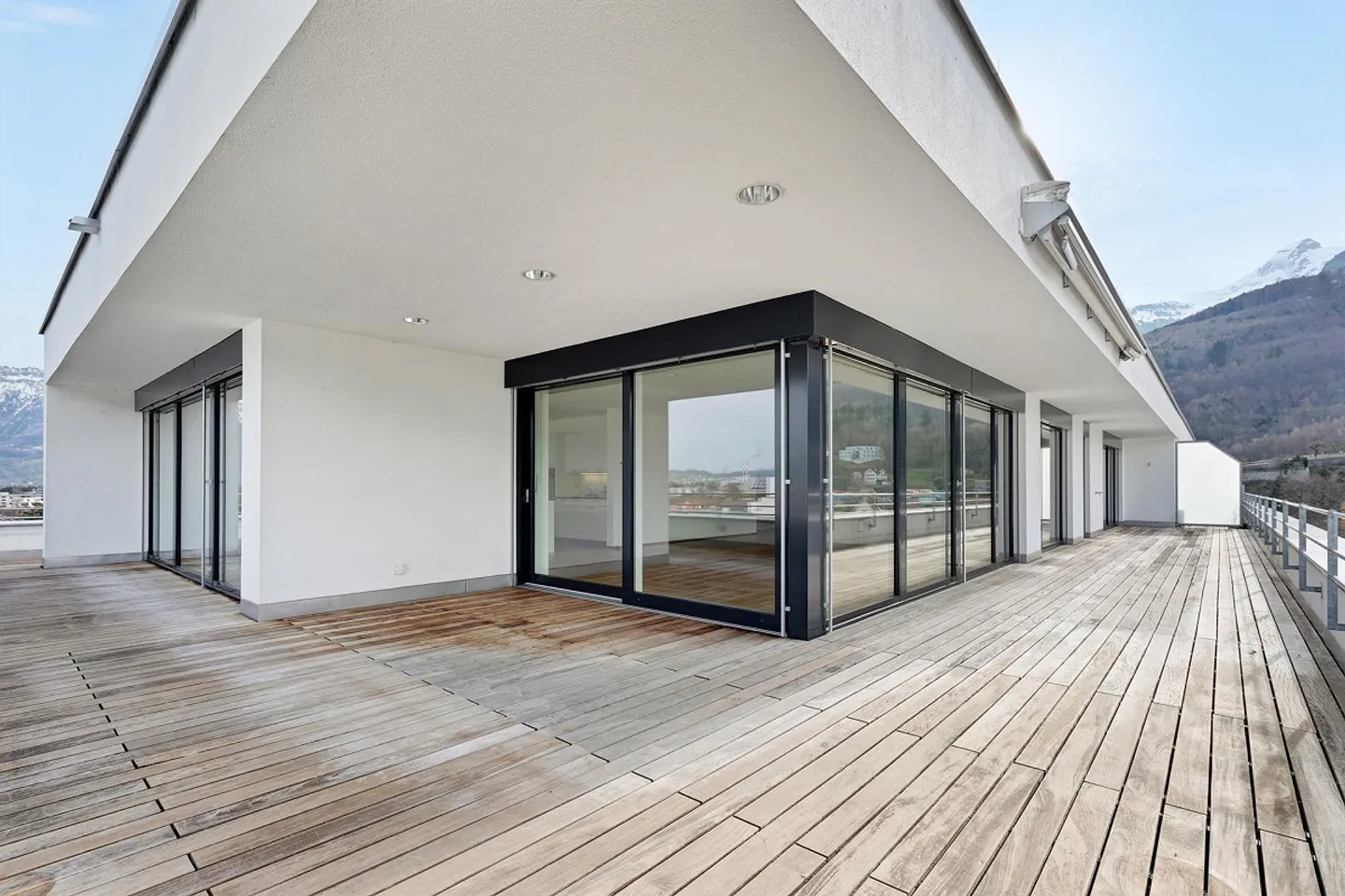 Geräumige Attikawohnung mit Terrasse - Foto 11 von 11