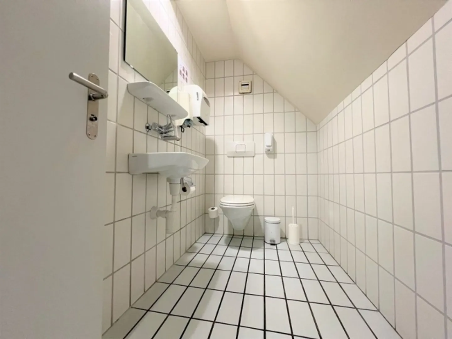 Büroräume im 6. Stockwerk zur Miete! - Foto 9 von 11