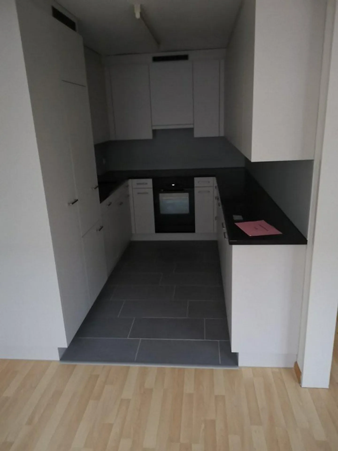 Appartement moderne dans un emplacement central - Photo 2 sur 7