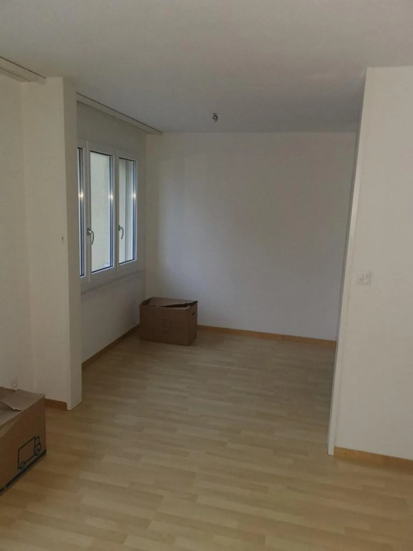 Appartement moderne dans un emplacement central - Photo 3 sur 7