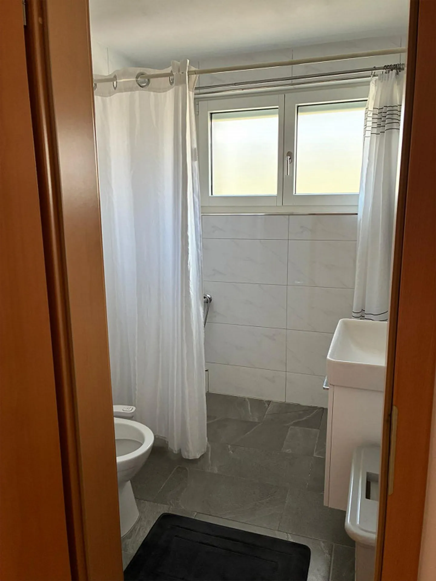 Geräumige Wohnung mit Aussicht - Foto 3 von 3