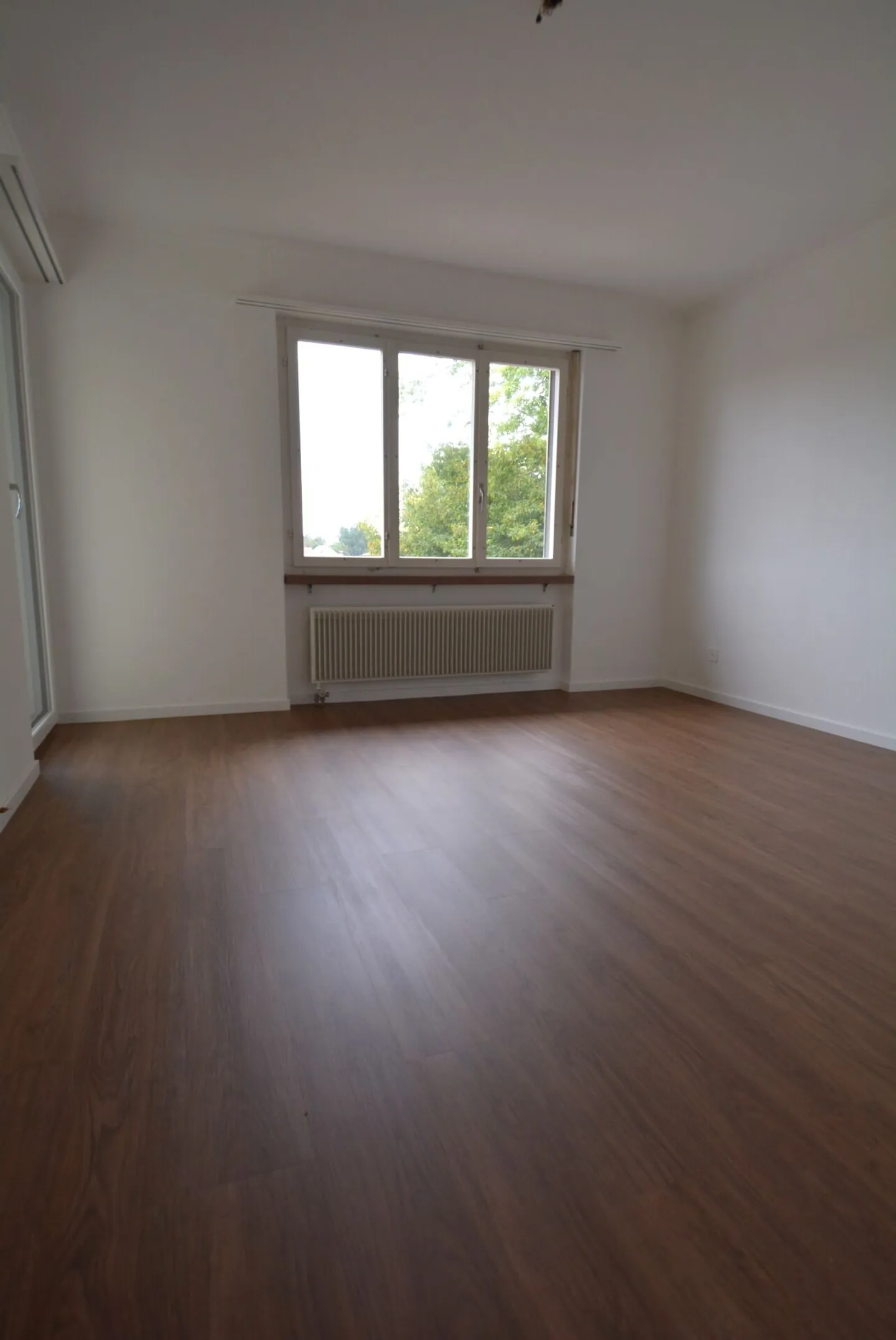 Appartement lumineux de 4,5 pièces avec balcon ensoleillé - Photo 3 sur 7