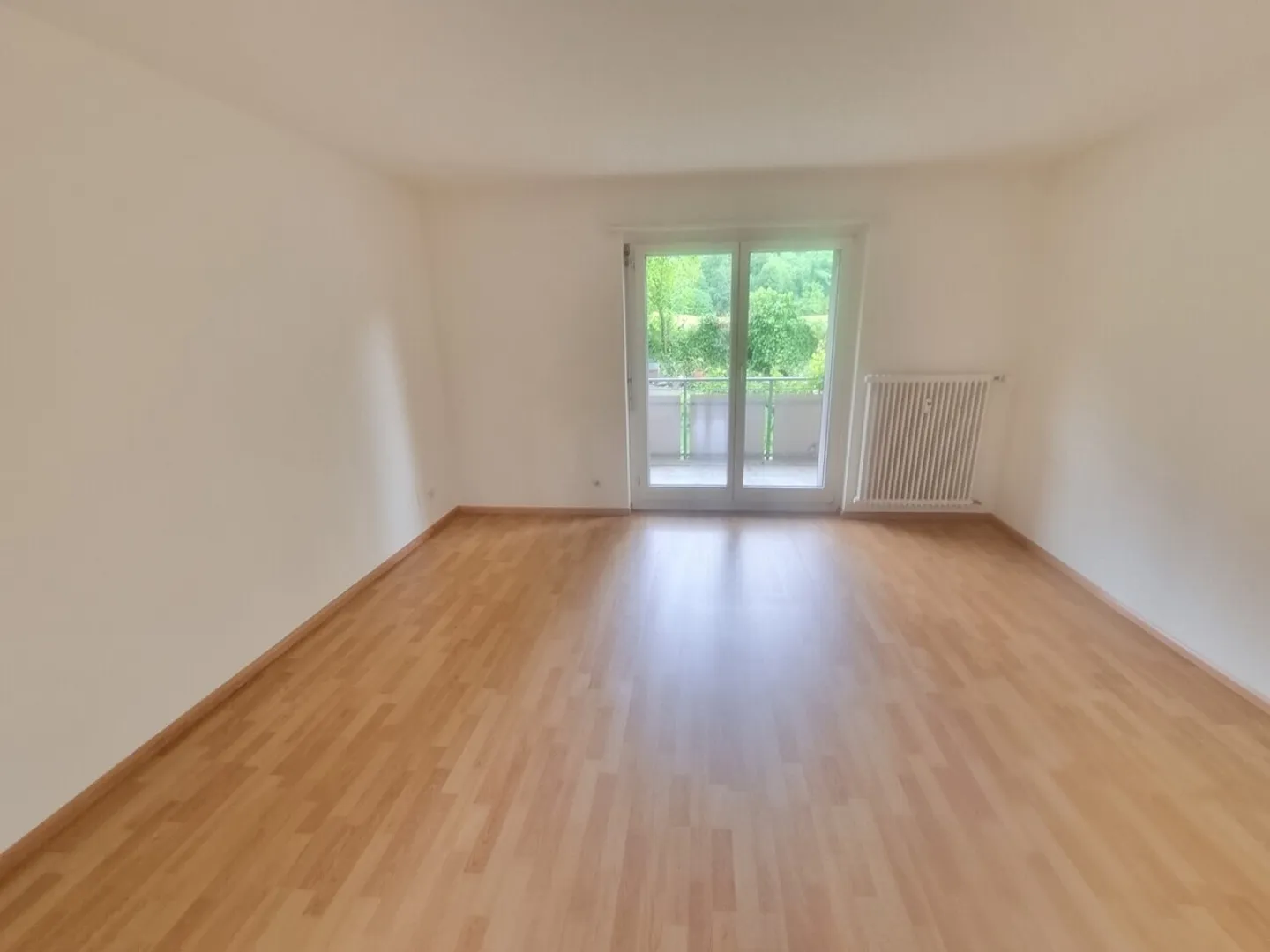 Helle Wohnung mit Grünfläche - Foto 2 von 7