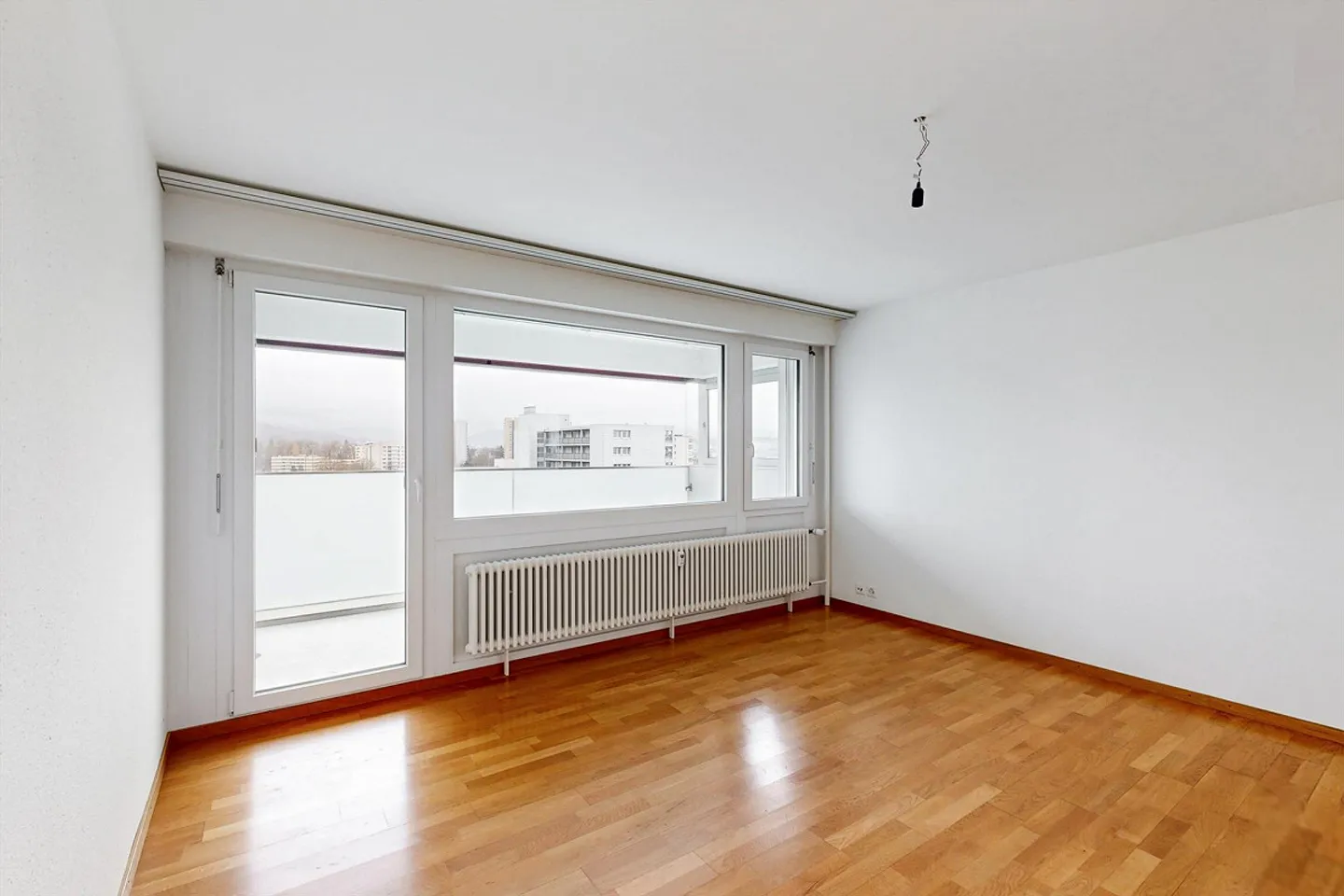 Charming 4-Room Apartment - Photo 5 of 11