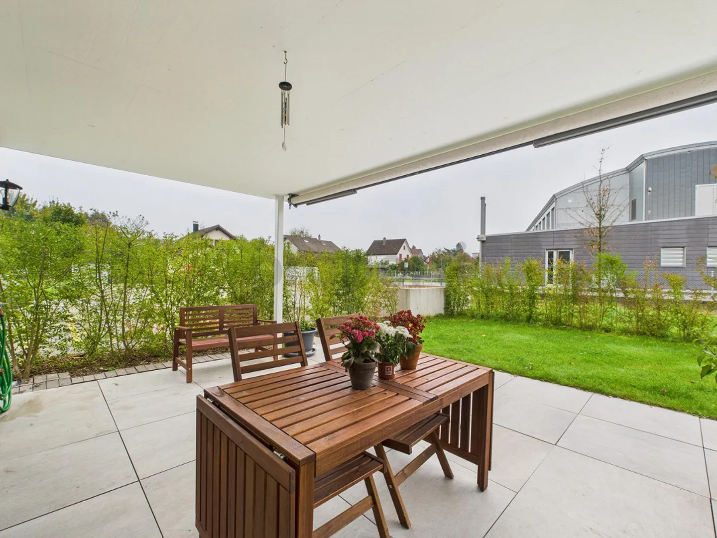 Moderne, familiale 4.5 pièces appartement de jardin incluant deux garages... - Photo 11 sur 12
