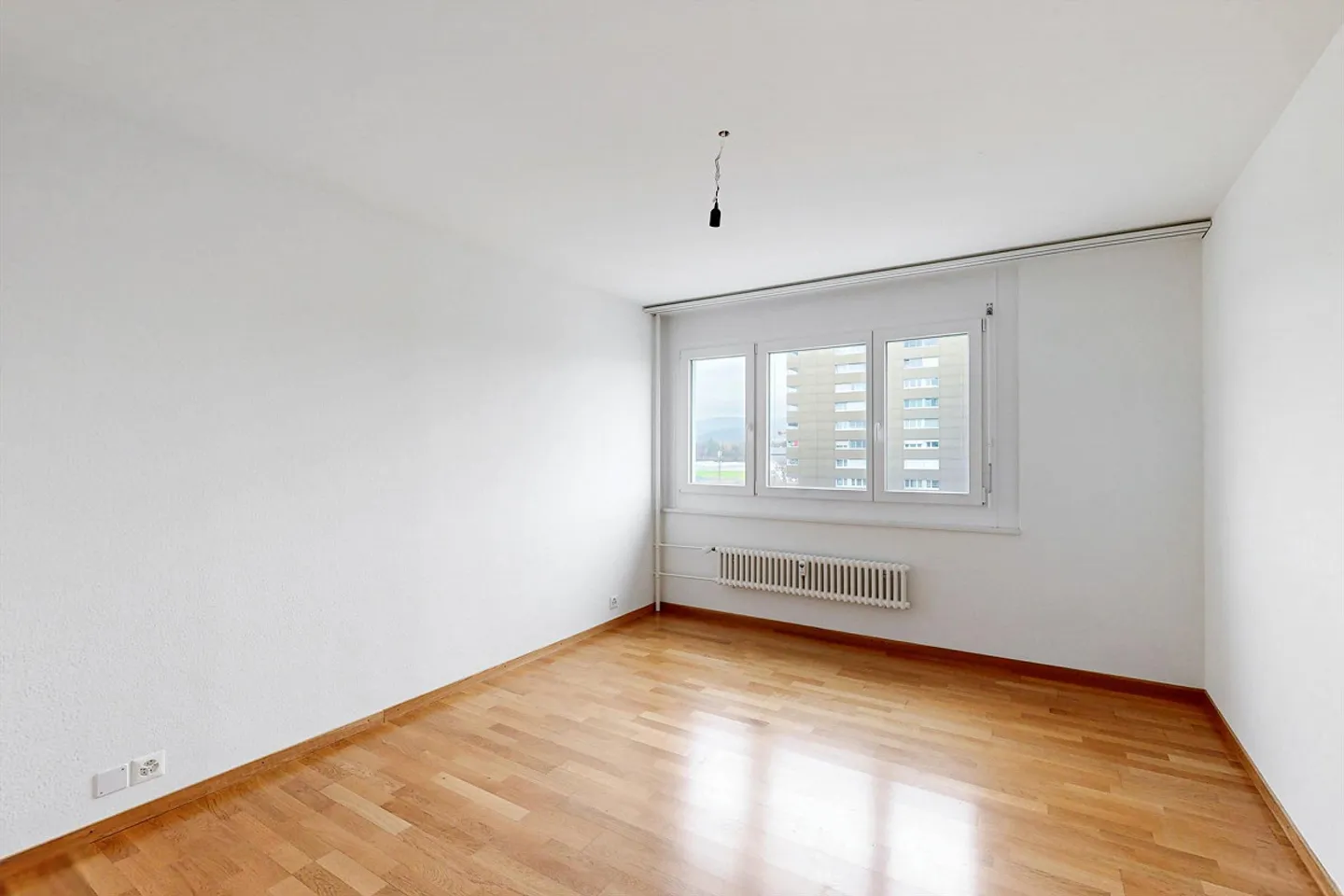 Charming 4-Room Apartment - Photo 7 of 11